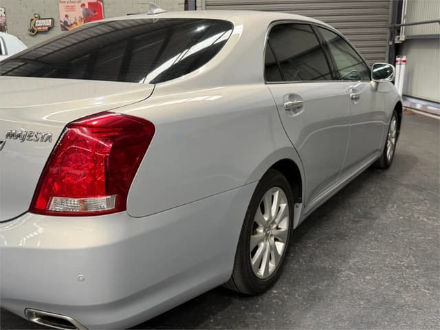 2010 Toyota Majesta JDM car for sale — photo 13 of 25