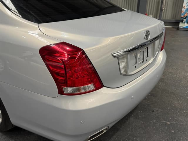 2010 Toyota Majesta JDM car for sale — photo 14 of 25