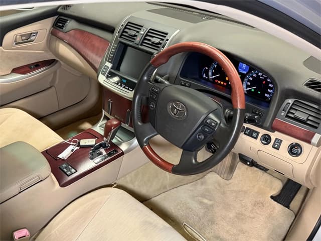 2010 Toyota Majesta JDM car for sale — photo 15 of 25