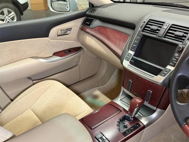 2010 Toyota Majesta JDM car for sale — photo 16 of 25