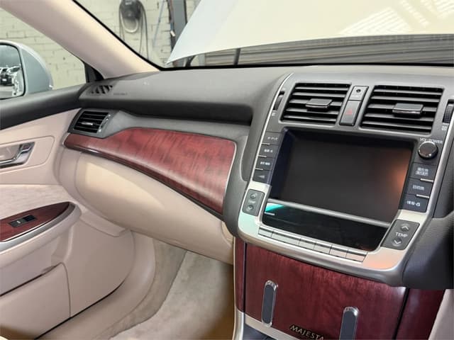 2010 Toyota Majesta JDM car for sale — photo 18 of 25