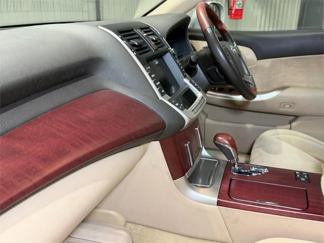 2010 Toyota Majesta JDM car for sale — photo 19 of 25