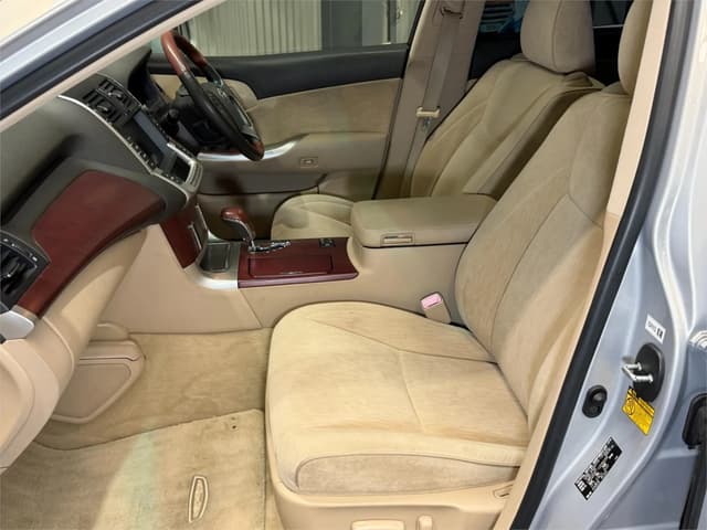 2010 Toyota Majesta JDM car for sale — photo 22 of 25
