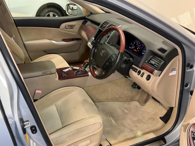 2010 Toyota Majesta JDM car for sale — photo 3 of 25