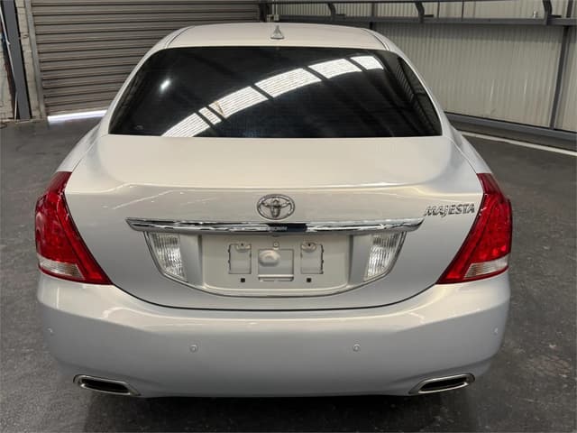 2010 Toyota Majesta JDM car for sale — photo 6 of 25