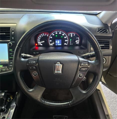 2009 Toyota Crown JDM car for sale — photo 18 of 19