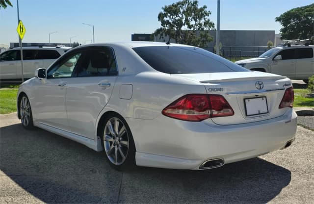 2009 Toyota Crown JDM car for sale — photo 2 of 19