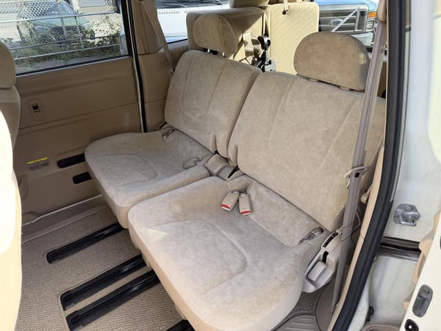 2005 Nissan Serena JDM car for sale — photo 13 of 19