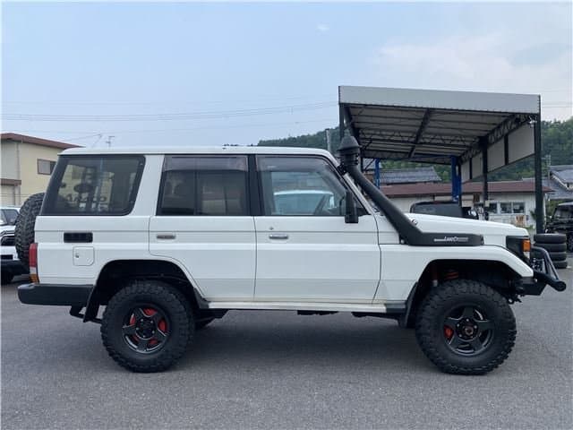 2001 Toyota Land Cruiser JDM car for sale — photo 18 of 21