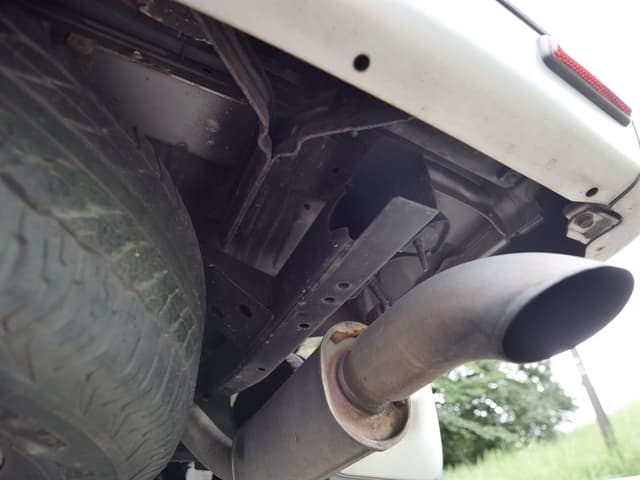 2001 Toyota Hilux Surf JDM car for sale — photo 22 of 25