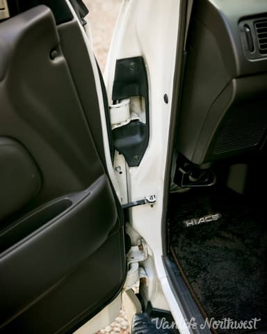 2000 Toyota HiAce JDM car for sale — photo 22 of 25