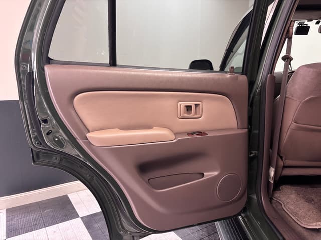 1999 Toyota Hilux Surf JDM car for sale — photo 15 of 24