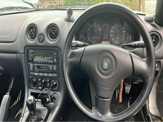 1999 Mazda Roadster (Eunos Roadster / MX-5) JDM car for sale — photo 16 of 17