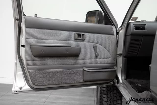 1990 Toyota Hilux JDM car for sale — photo 20 of 25