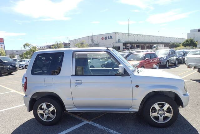 2007 Mitsubishi Pajero Mini JDM car for sale — photo 6 of 25