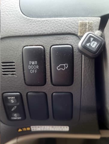 2007 Toyota Alphard JDM car for sale — photo 13 of 15