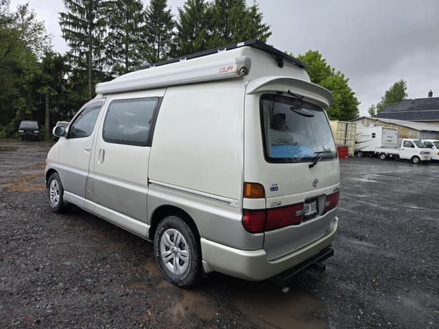 1996 Toyota Granvia JDM car for sale — photo 5 of 14