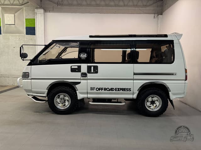 1991 Mitsubishi Delica JDM car for sale — photo 11 of 25