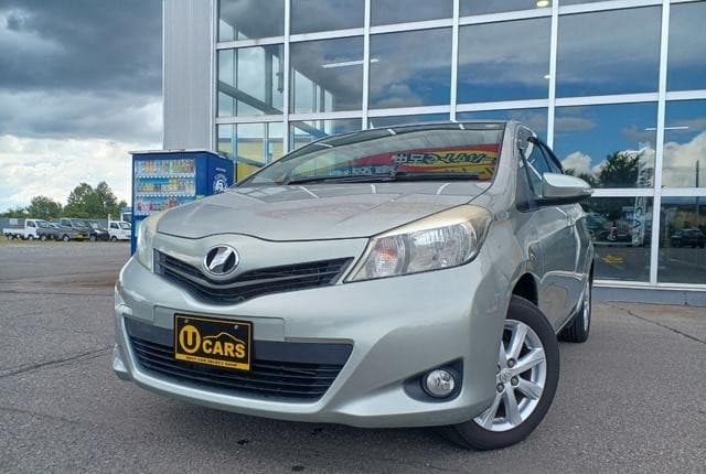 2011 Toyota Vitz JDM car for sale — photo 2 of 6