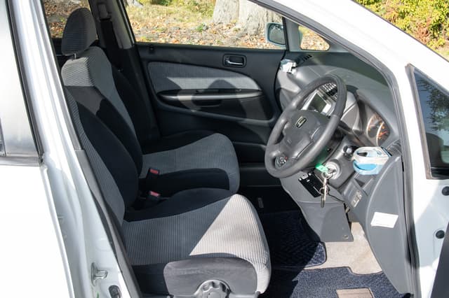 2001 Honda Stream JDM car for sale — photo 10 of 15