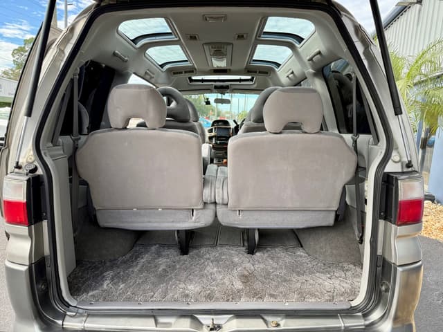 2000 Mitsubishi Delica JDM car for sale — photo 17 of 23
