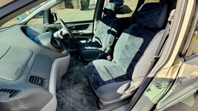 2000 Toyota Estima JDM car for sale — photo 18 of 19