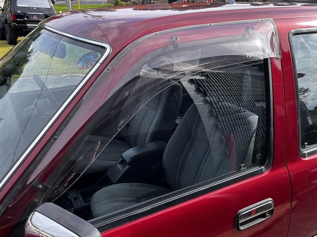 1990 Toyota Hilux JDM car for sale — photo 6 of 25