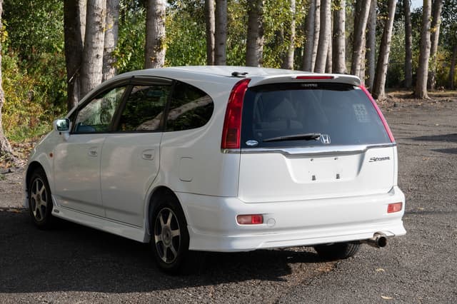 2001 Honda Stream JDM car for sale — photo 4 of 15