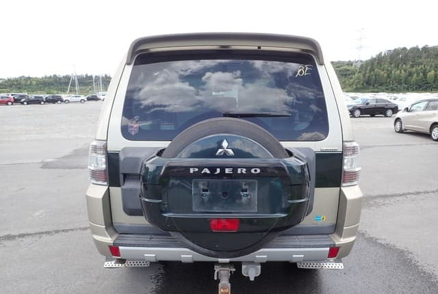 2010 Mitsubishi Pajero JDM car for sale — photo 4 of 25