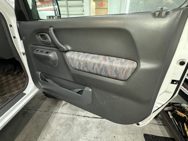 1999 Suzuki Jimny JDM car for sale — photo 10 of 25