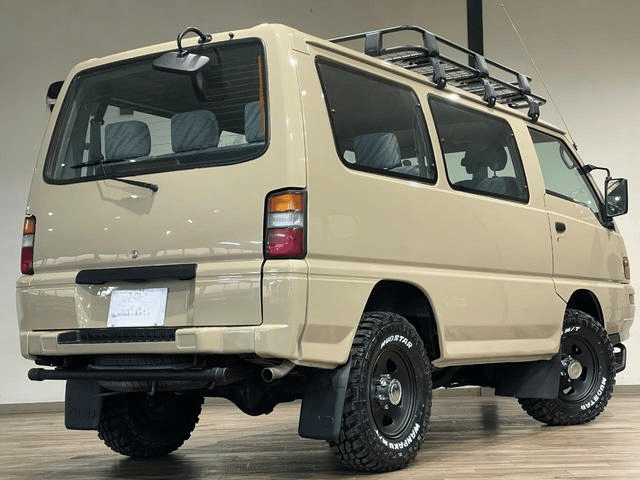 1991 Mitsubishi Delica JDM car for sale — photo 22 of 25
