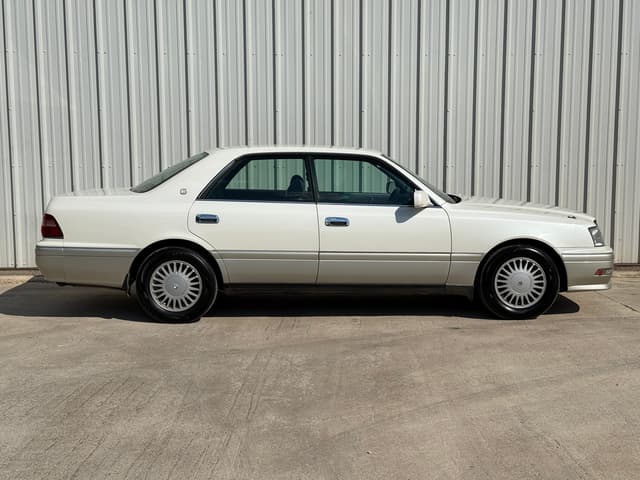 1996 Toyota Crown JDM car for sale — photo 2 of 20