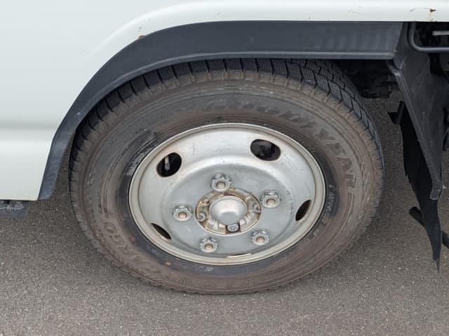 2006 Isuzu Elf JDM car for sale — photo 9 of 25