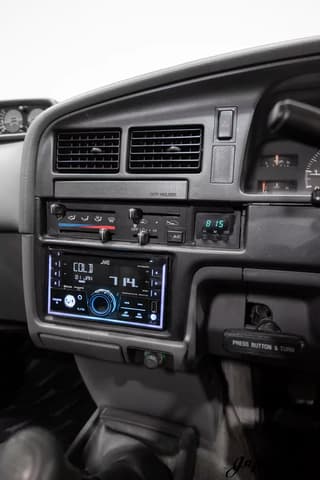 1990 Toyota Hilux JDM car for sale — photo 13 of 25