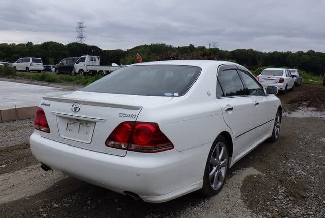 2007 Toyota Crown JDM car for sale — photo 5 of 10