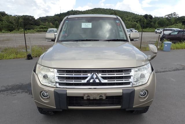 2010 Mitsubishi Pajero JDM car for sale — photo 8 of 25