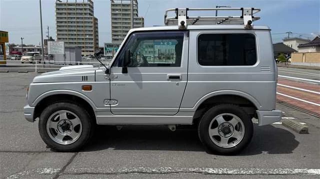 1998 Suzuki Jimny JDM car for sale — photo 20 of 25