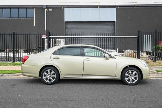 2009 Toyota Majesta JDM car for sale — photo 13 of 25