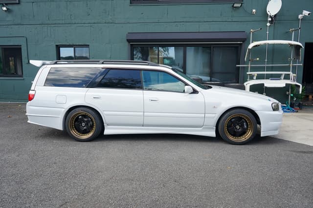 1998 Nissan Stagea JDM car for sale — photo 3 of 25