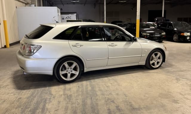 2001 Toyota Altezza JDM car for sale — photo 8 of 25