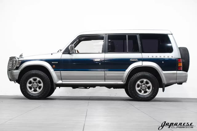 1995 Mitsubishi Pajero JDM car for sale — photo 4 of 25