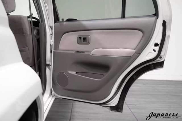 2000 Toyota Hilux Surf JDM car for sale — photo 23 of 25