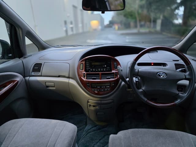 2000 Toyota Estima JDM car for sale — photo 11 of 17