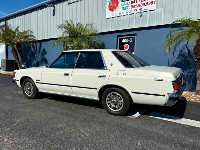 1982 Toyota Crown JDM car for sale — photo 5 of 25