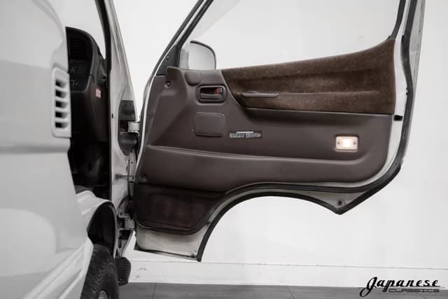 1995 Toyota HiAce JDM car for sale — photo 21 of 25