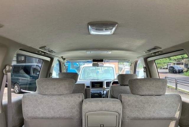 2003 Nissan Elgrand JDM car for sale — photo 11 of 25