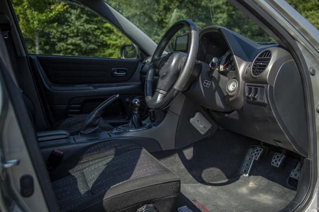 1999 Toyota Altezza JDM car for sale — photo 13 of 23