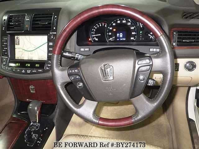 2009 Toyota Crown JDM car for sale — photo 3 of 8