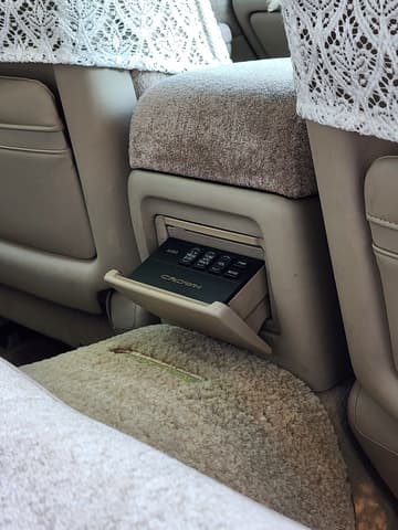 2001 Toyota Crown JDM car for sale — photo 11 of 21