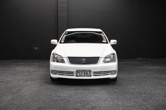 2004 Toyota Crown JDM car for sale — photo 6 of 20